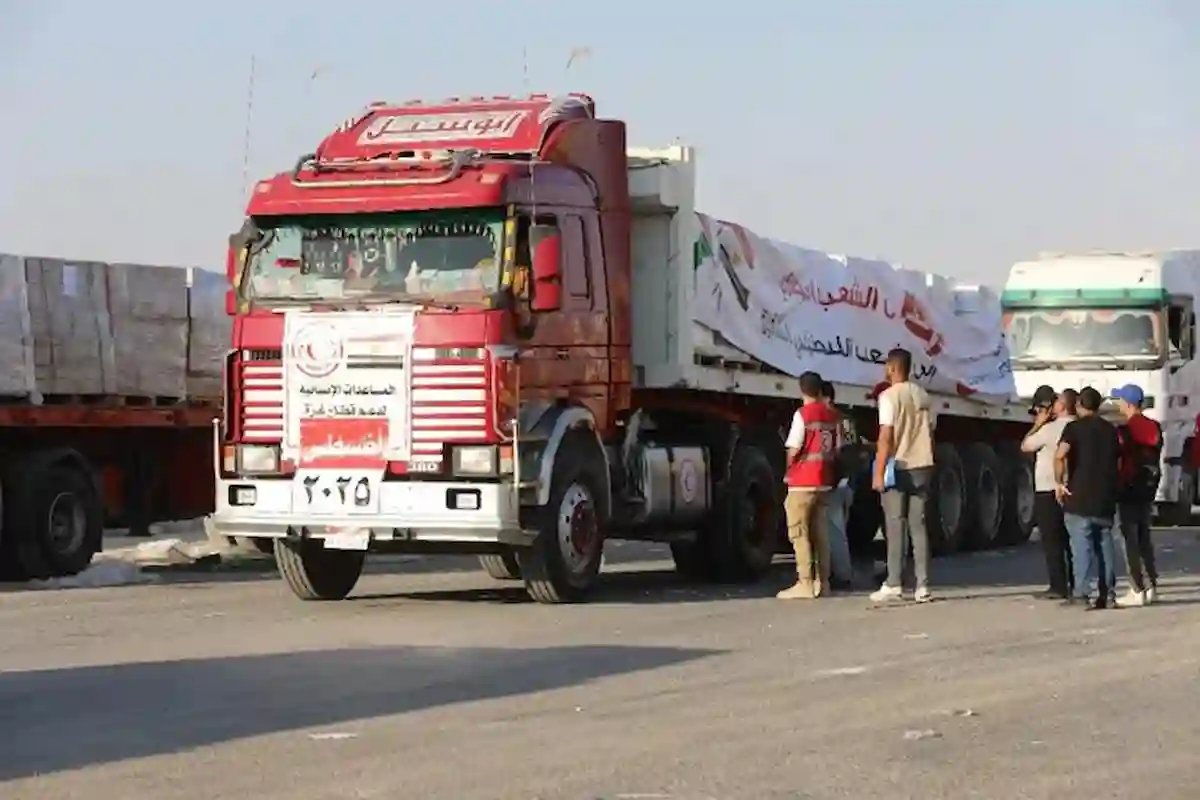 الهلال الأحمر المصري يطلق قافلة زاد العزة الـ27 إلى غزة