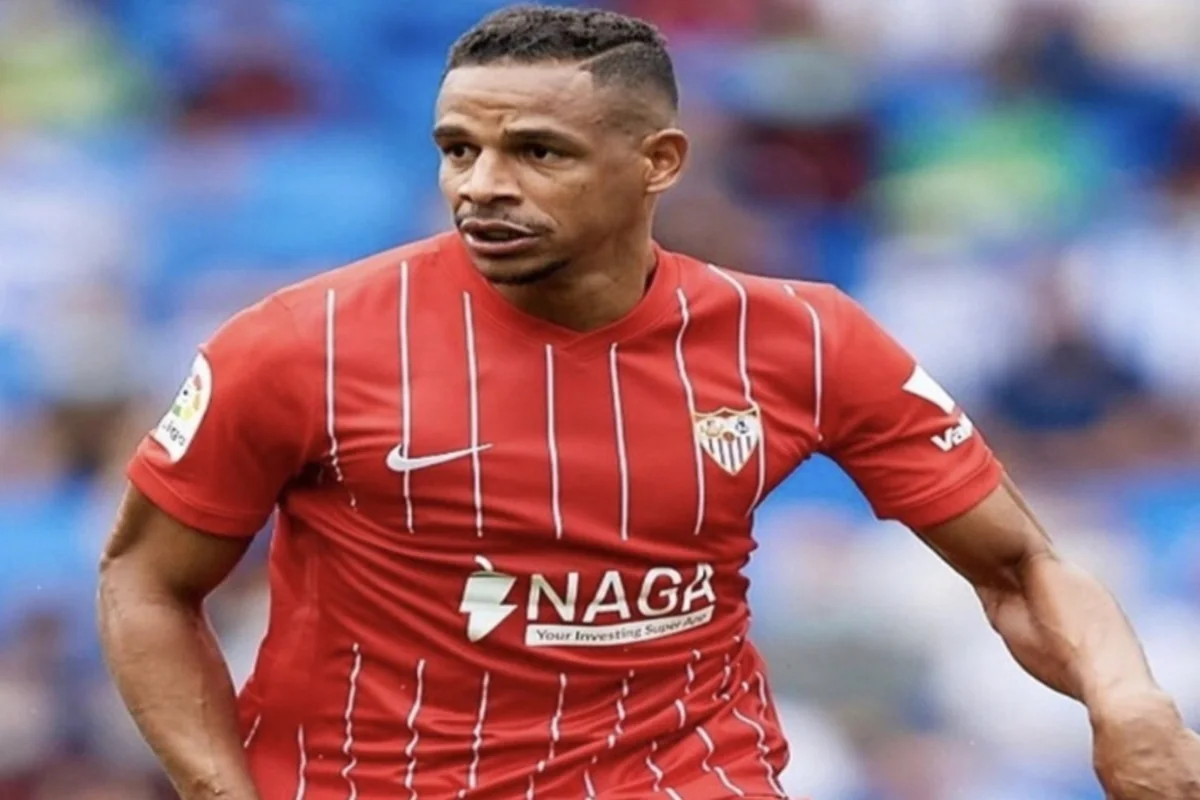 لاعب إشبيليه الإسباني فرناندو ريجيس