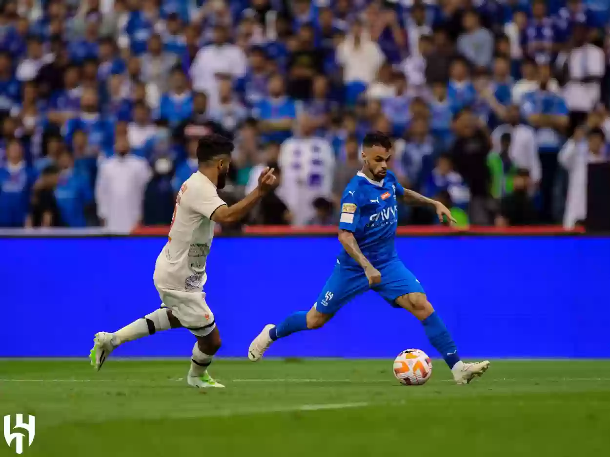 الفيحاء يسير على خطى الهلال السعودي وروشن يغزو القارة الصفراء