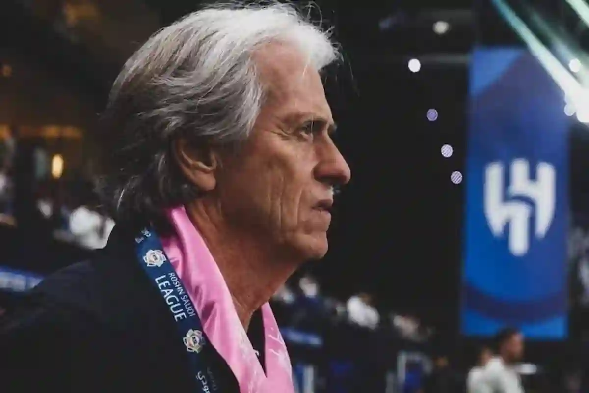 جماهير الهلال السعودي ينتقدون مدربه خيسوس