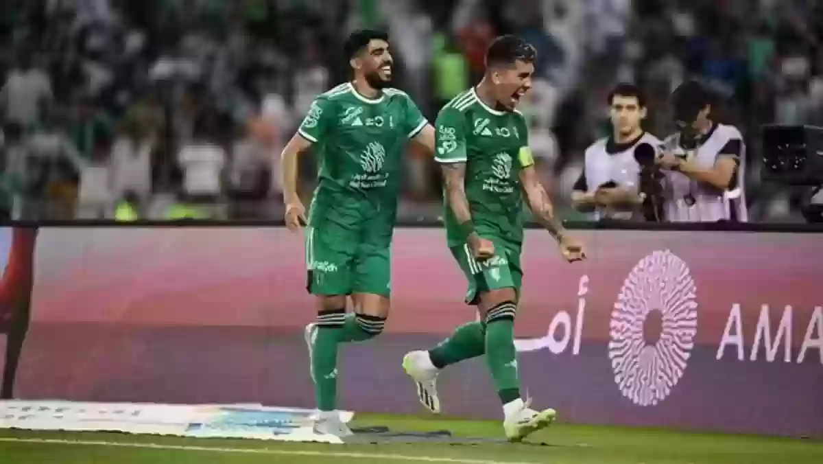 مطور الكرة الإنجليزية قريب من نادي الأهلي السعودي