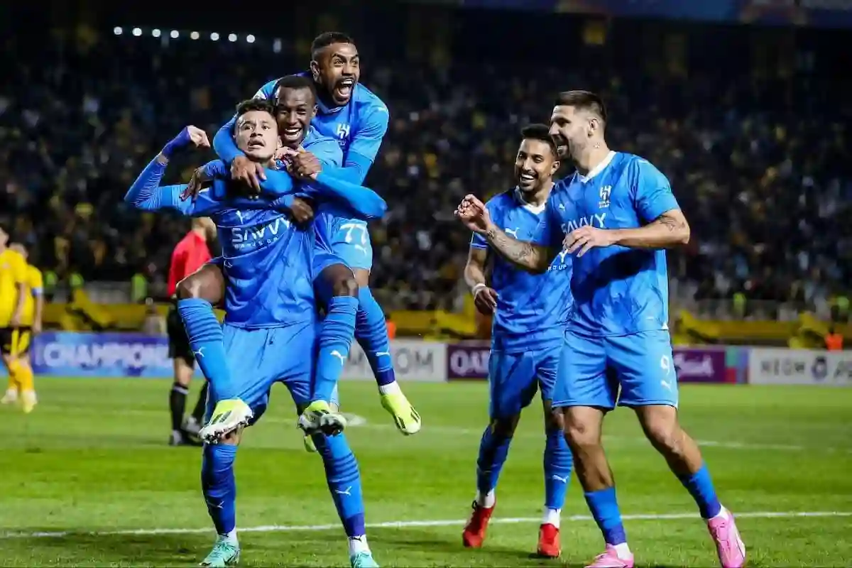  الحارثي يكشف حقيقة خلاف خيسوس مع لاعبي الهلال السعودي