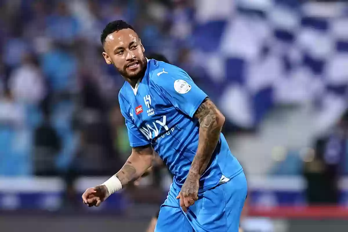 الهلال يحسم الأمر بشأن تسجيل