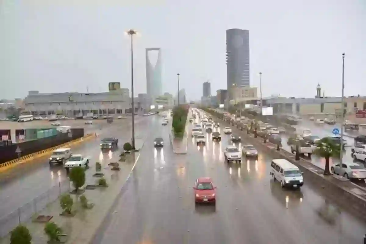  الأرصاد تعلن الإنذار الأحمر بسبب السيول وتحذير من الضباب الكثيف