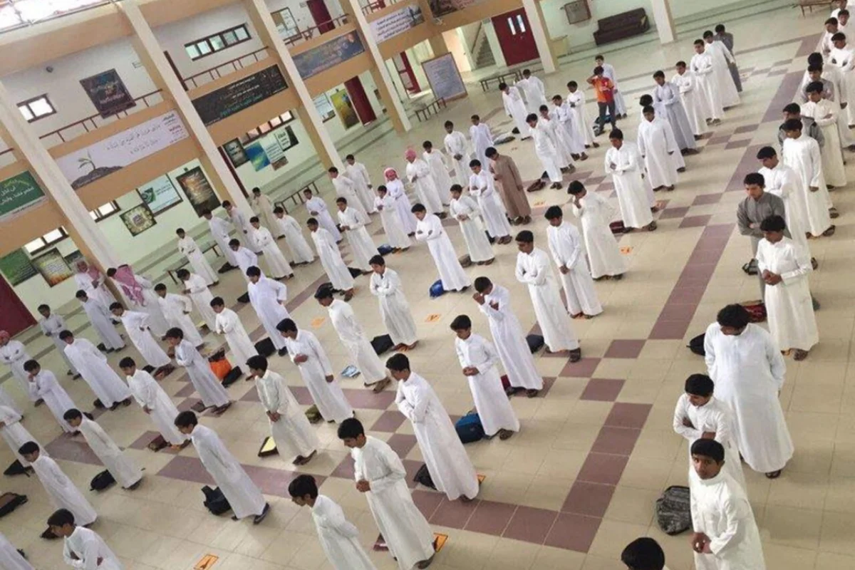 طلاب مدارس أهلية