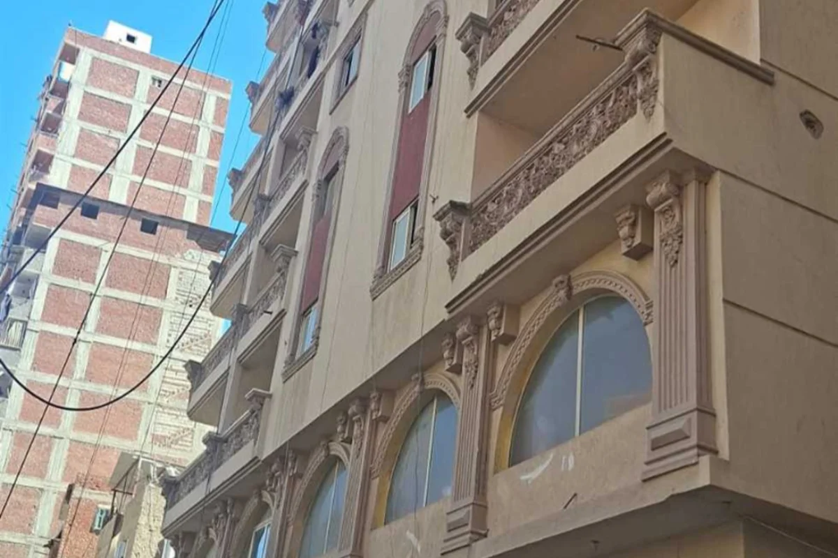 عقار مائل، المندرة