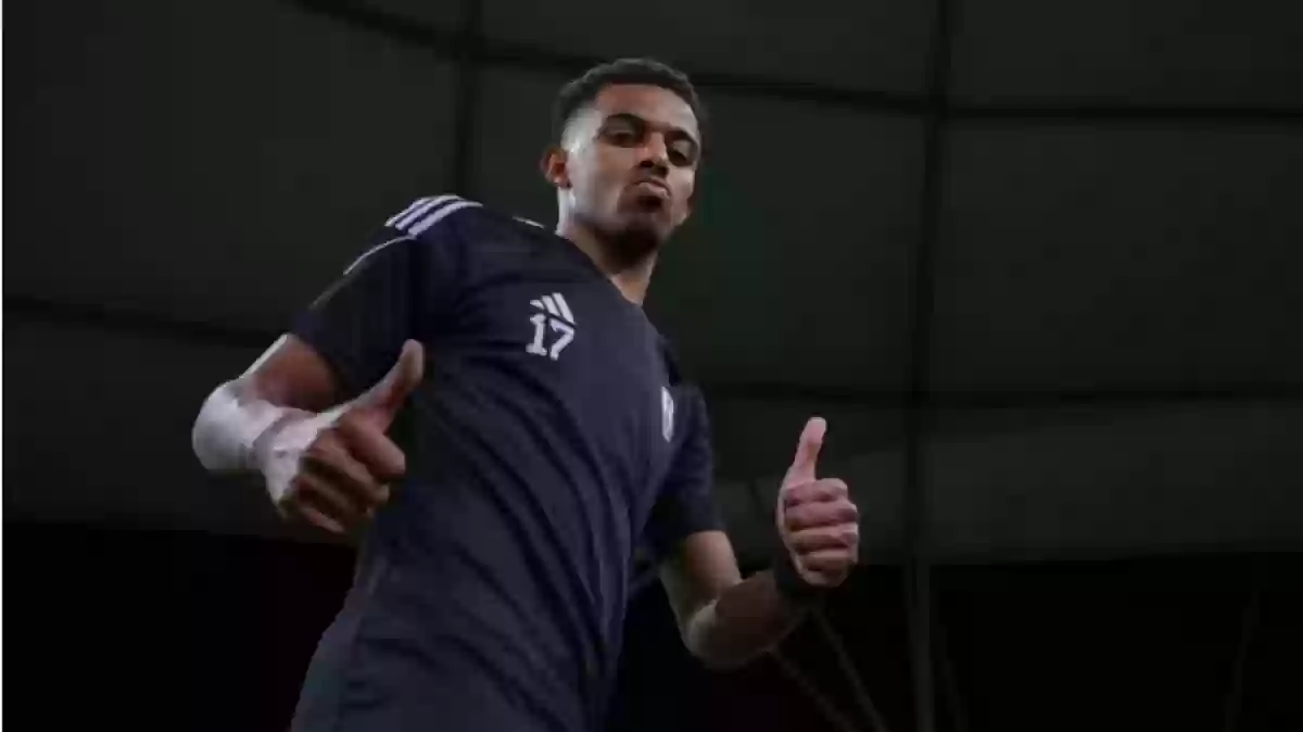 إبعاد نجم الأهلي