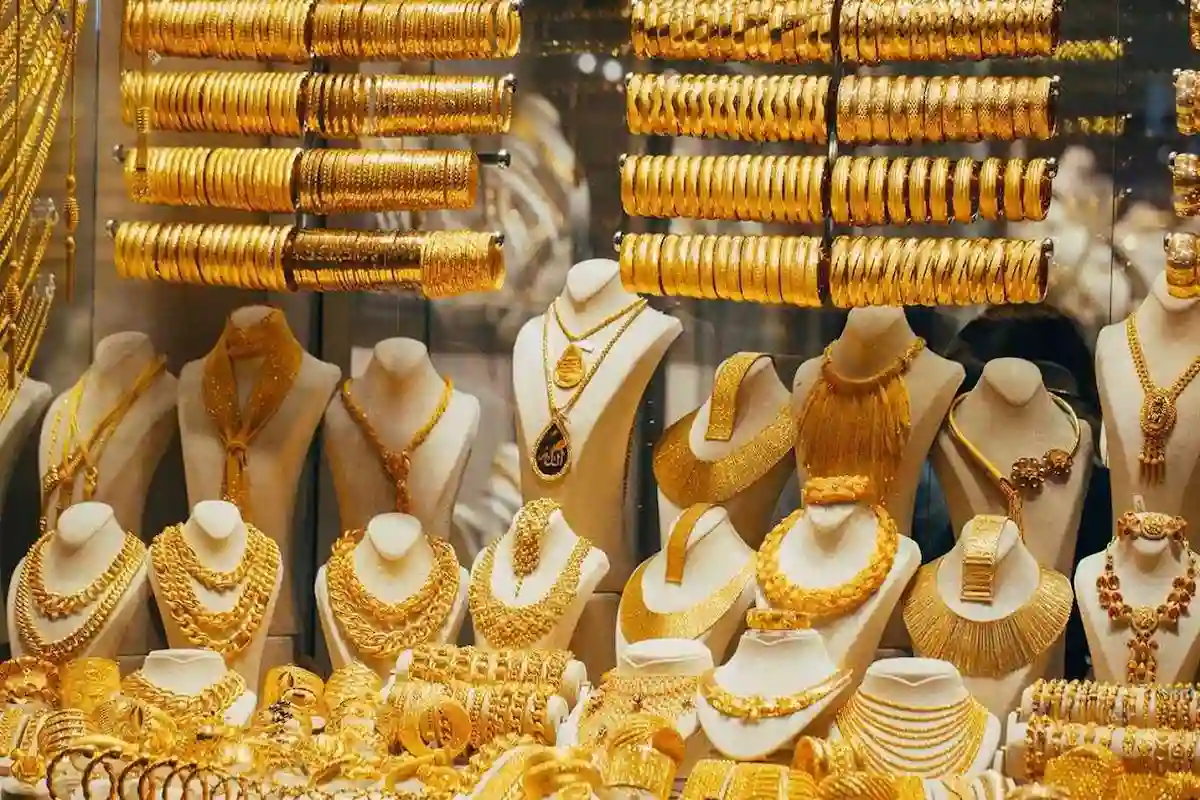 صعود مفاجئ في أسعار الذهب السعودي بعد موجتيّ انخفاض اليوم الأربعاء