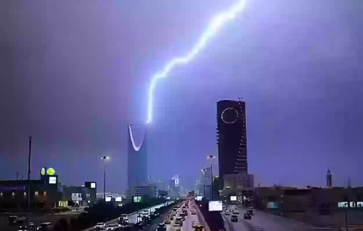 6 مناطق كبرى تحت رحمة عواصف رعدية وسيول