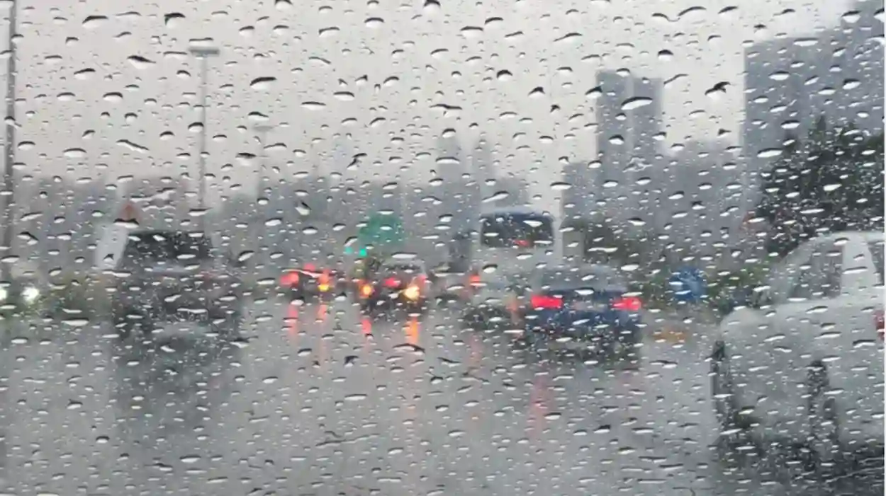 أمطار وبرد ورياح قوية