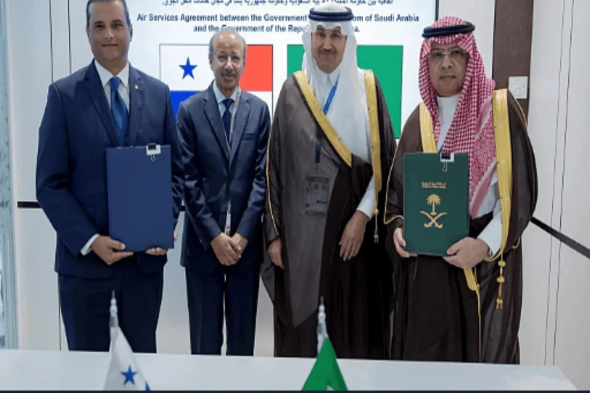 جانب من توقيع الاتفاقية 
