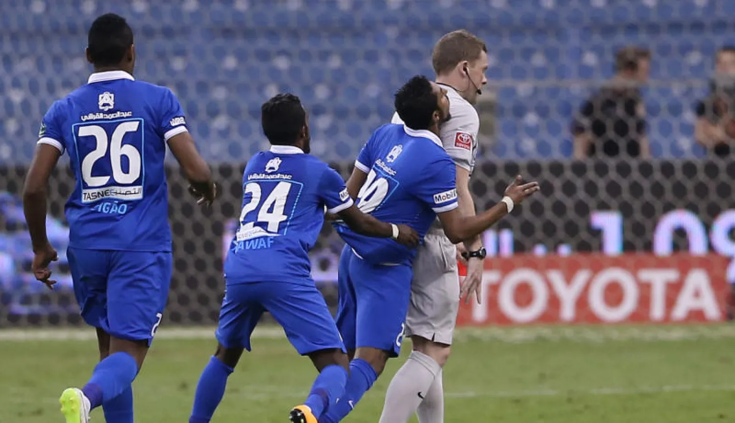 أزمة الظهير الأيمن