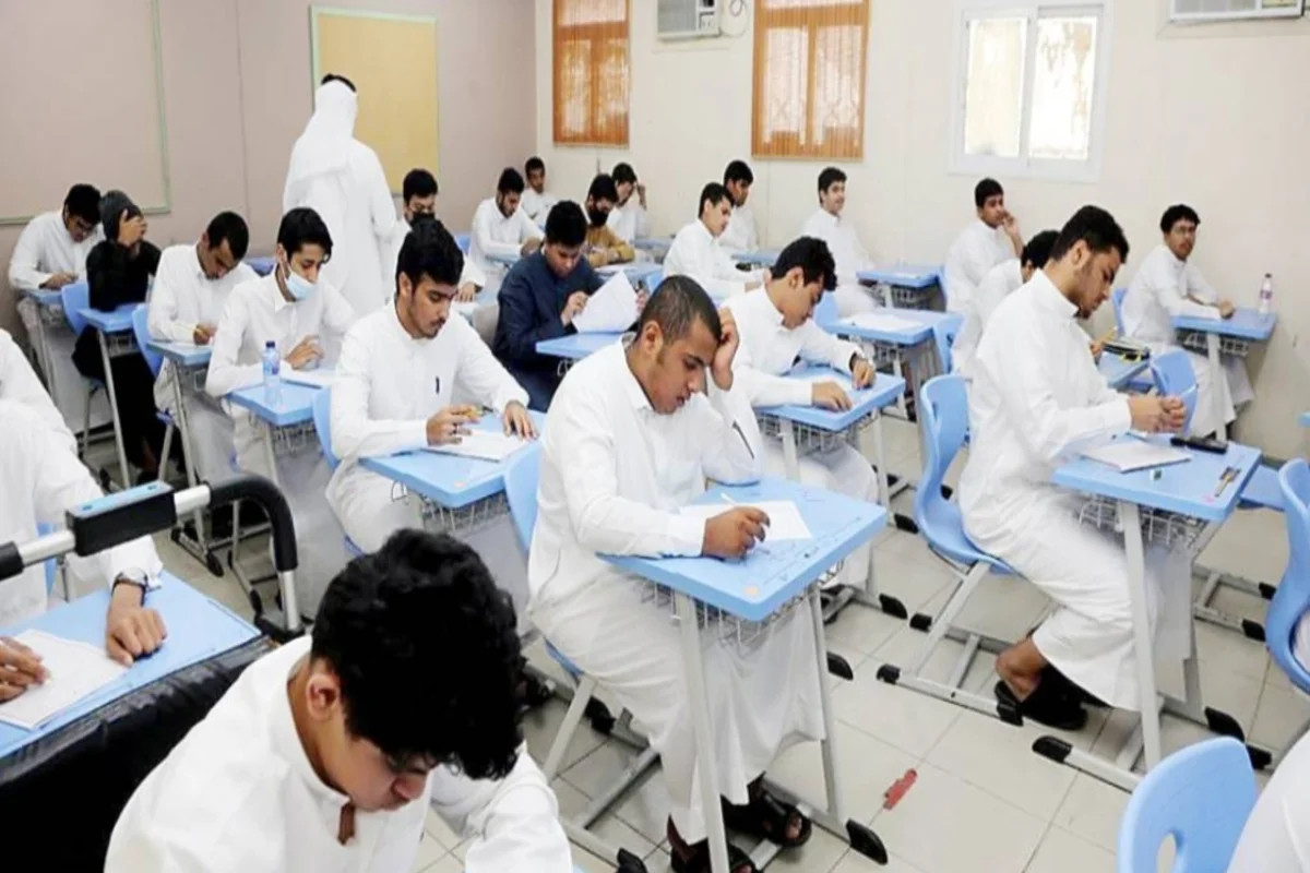 معلمون يؤدون الاختبارات 