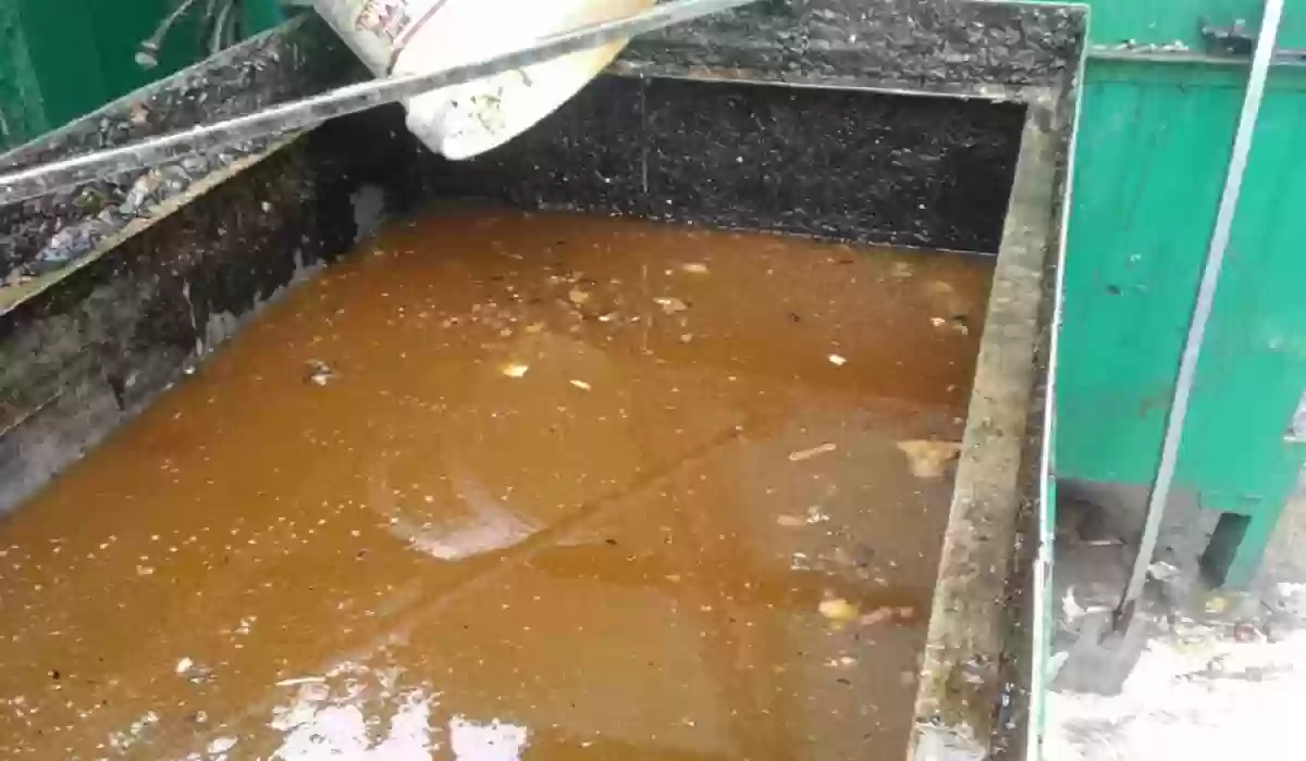 غلق مصنع لتعبئة الزيوت لاستخدامه مستلزمات مجهولة المصدر