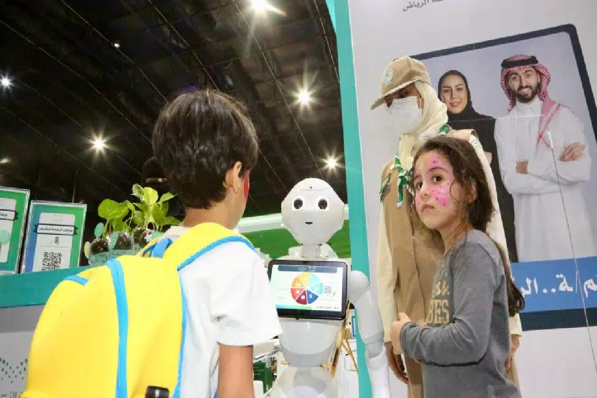 جناح تعليم الرياض يلفت الأنظار في 