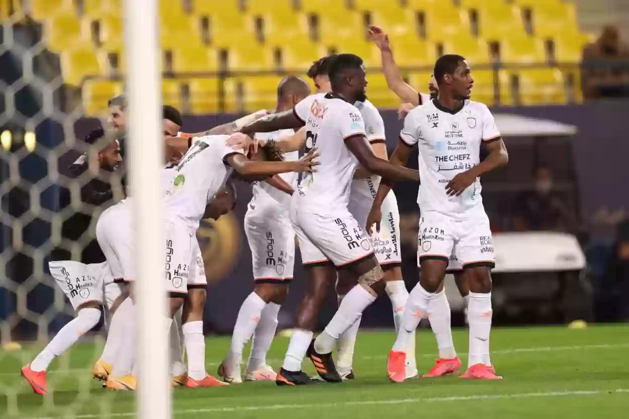 رئيس الشباب يهاجم جماهير النادي