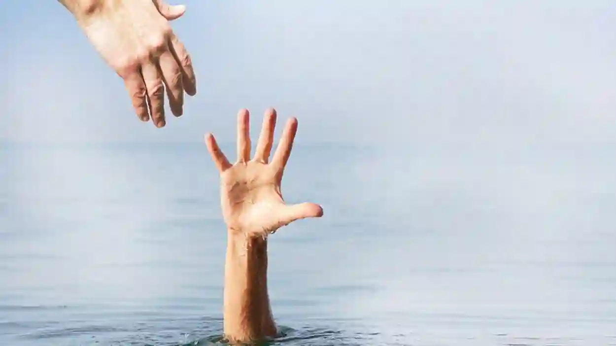 إنقاذ إنسان من الغرق 