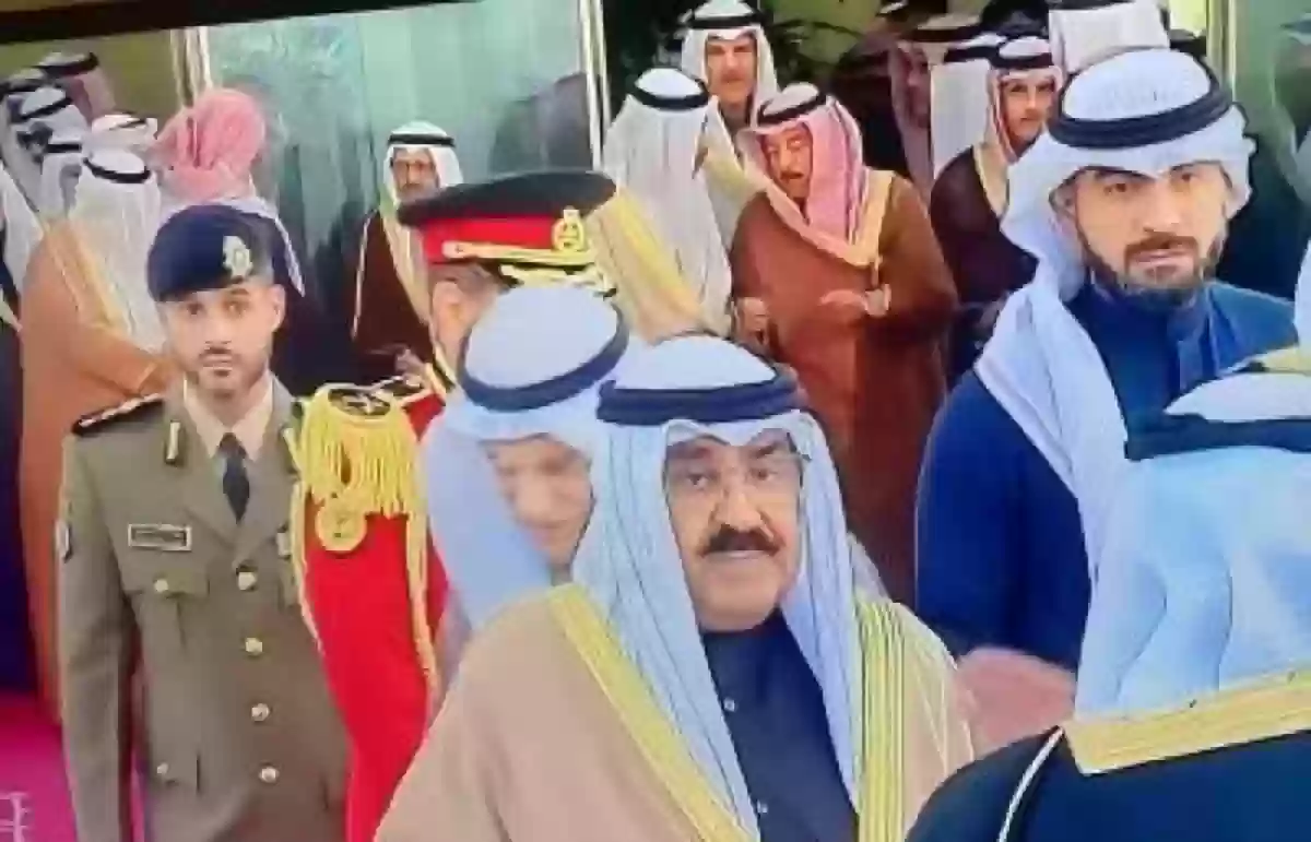 لاعب سابق في نادي النصر يظهر أثناء تأدية أمير الكويت اليمين