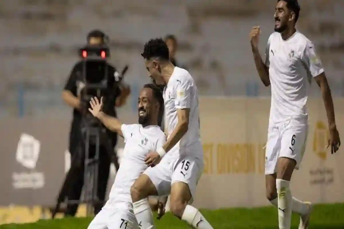  نادي نيوم صعد لدوري روشن السعودي للمرة الأولى.. ومحترف مصري يظهر الموسم القادم!