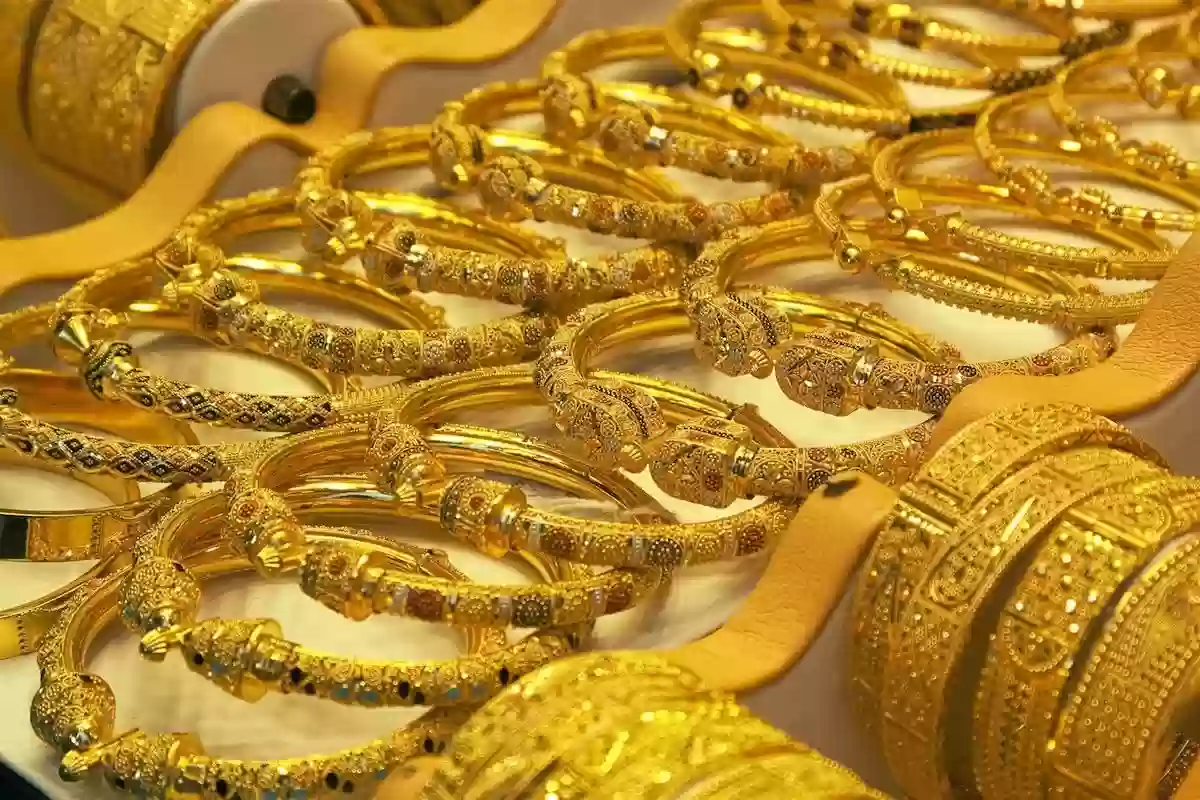 ارتفاع مفاجئ وتذبذب في أسعار الذهب في الأسواق السعودية اليوم