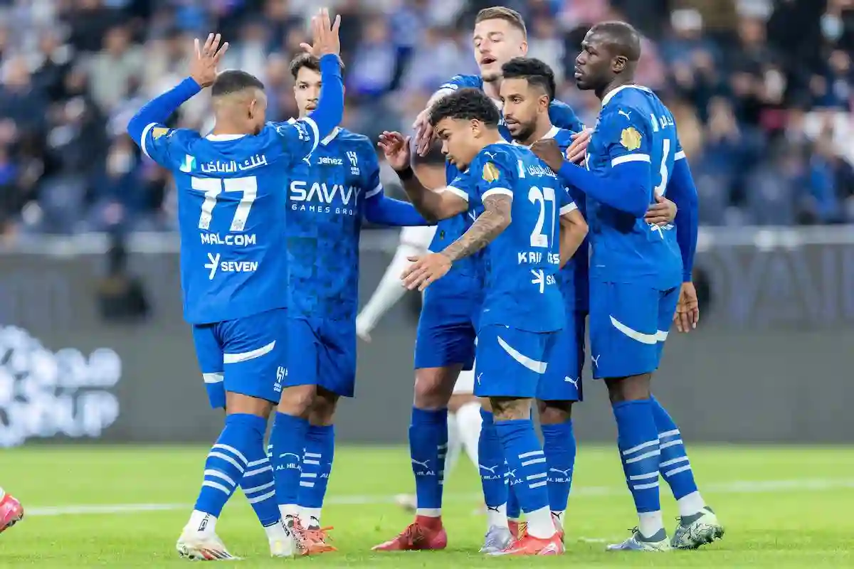 الزلال يشعل ساحة روشن بحسم حقيقة تقديم الهلال عرضًا إلى