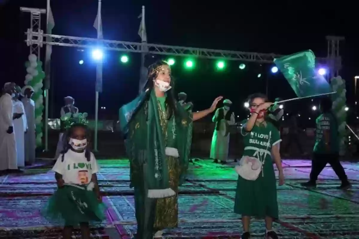 الاحتفالات تنير وجوه زوار «المدينة المنورة»