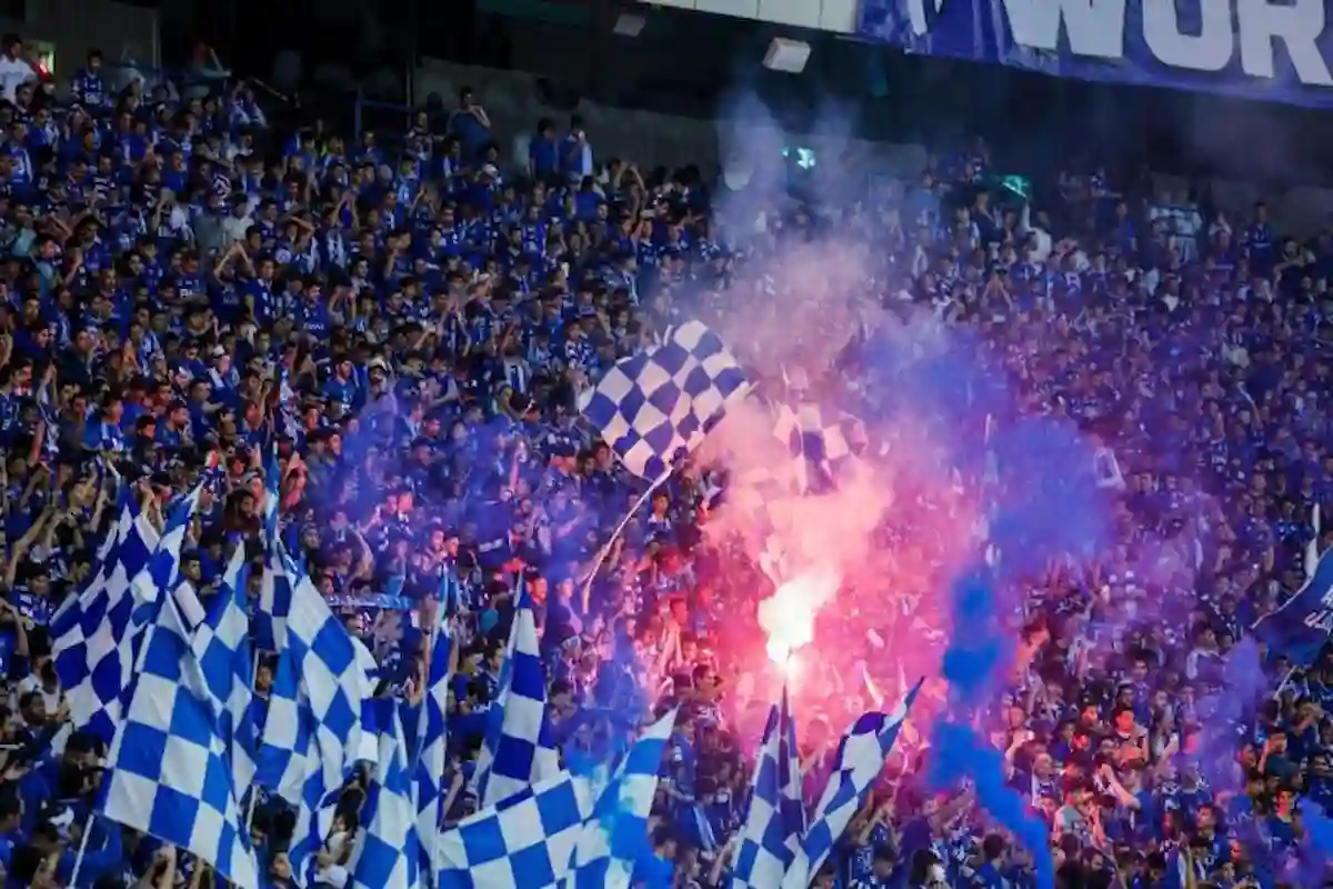 تقديم تيفو مميز خارج ملعب الهلال بعد الأداء الرائع الذي قدمه جمهور الزعيم