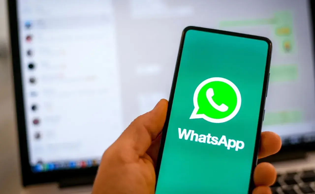 واتساب يتيح لمستخدمي آيفون مشاركة تحديثات الحالة مباشرة من تطبيقات أخرى