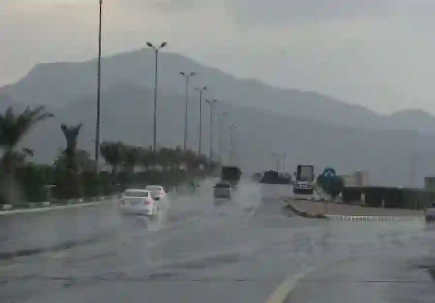 أمطار ورياح تضرب الباحة وجازان