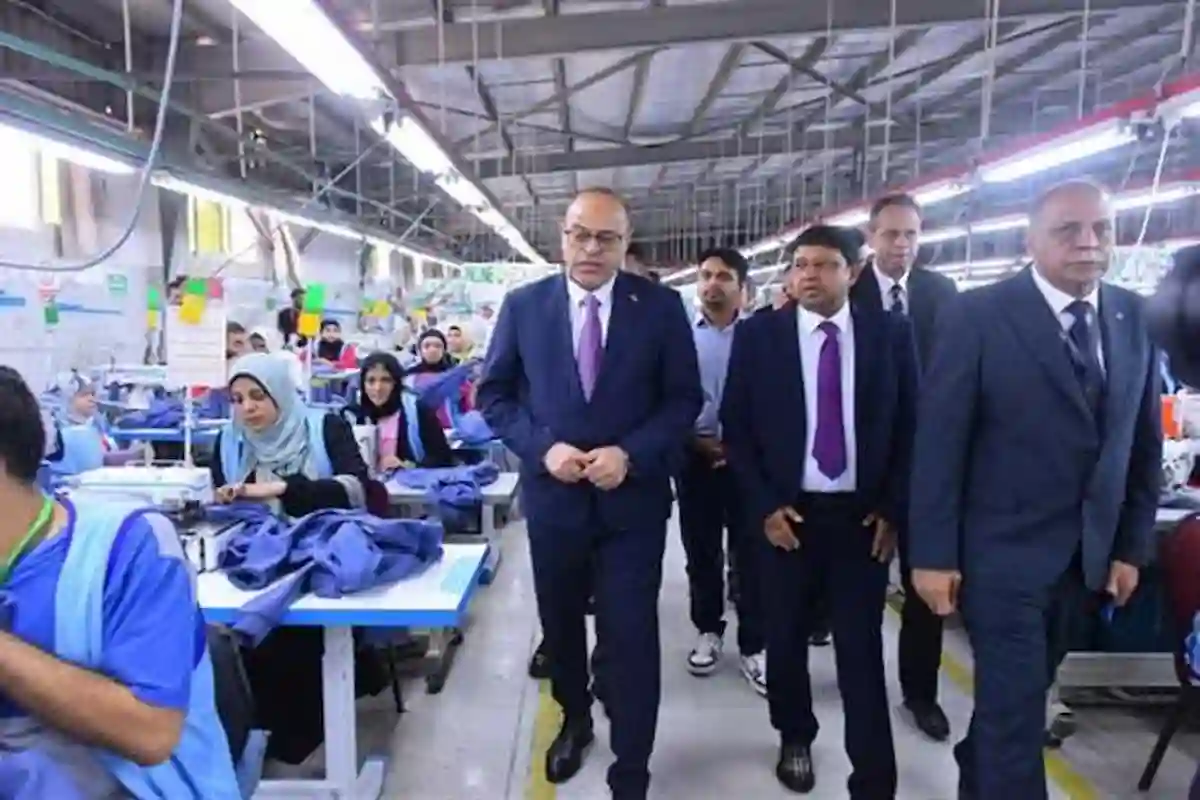 وزير العمل يسلم عقود توظيف لذوي الهمم في الإسكندرية لتعزيز الدمج المجتمعي