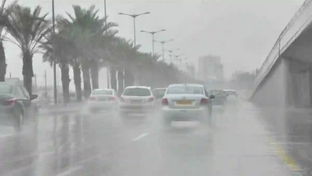 أمطار غزيرة ورياح شديدة تضرب مناطق الباحة وعسير ومكة