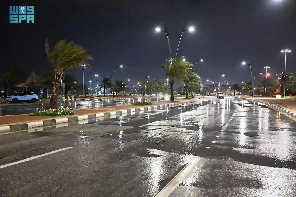 انخفاض تدريجي في درجات الحرارة واستمرار الأمطار في جنوب السعودية